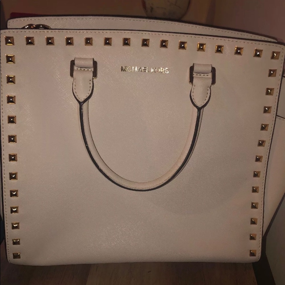 Michael Kors White Handbag .